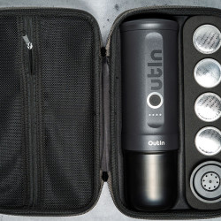 Outin Zestaw Nano (Space grey) - ekspres podróżny + etui ochronne